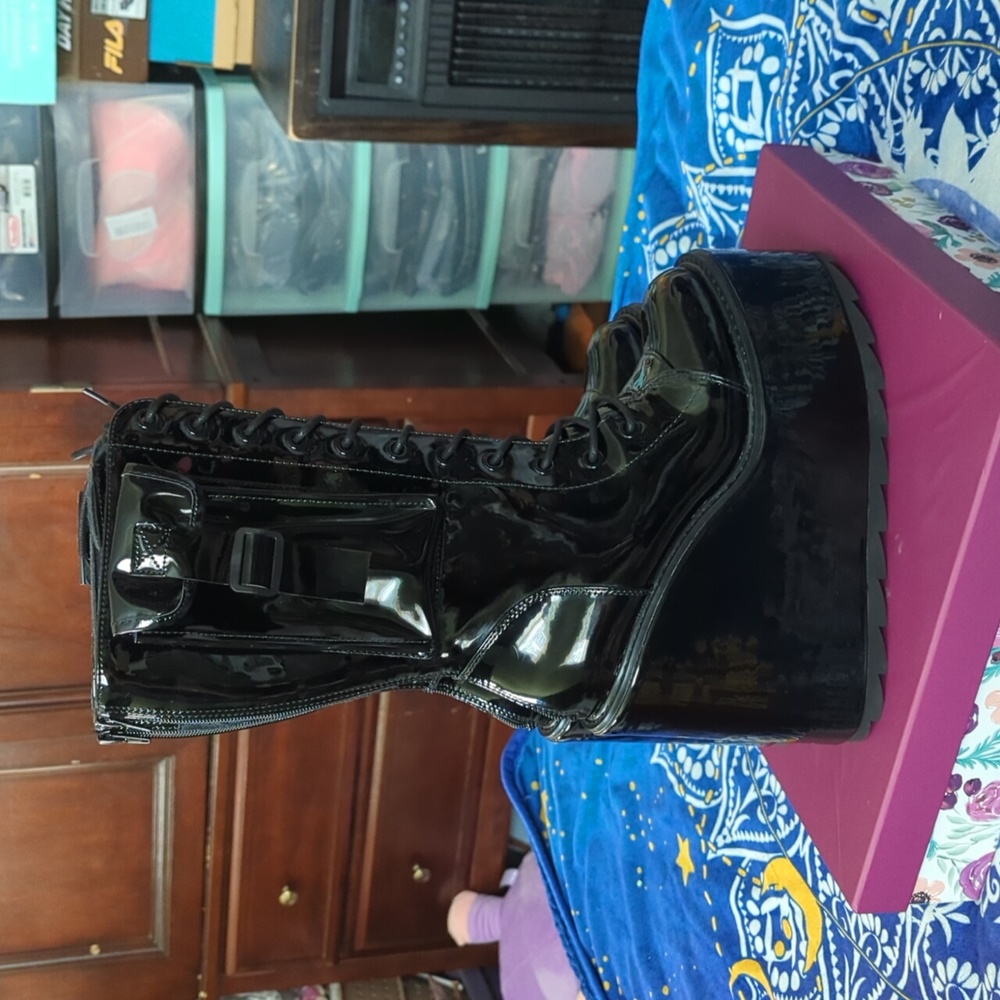 YRU Dune Desert - Black Patent Platform Boots - Picture 2 of 7
